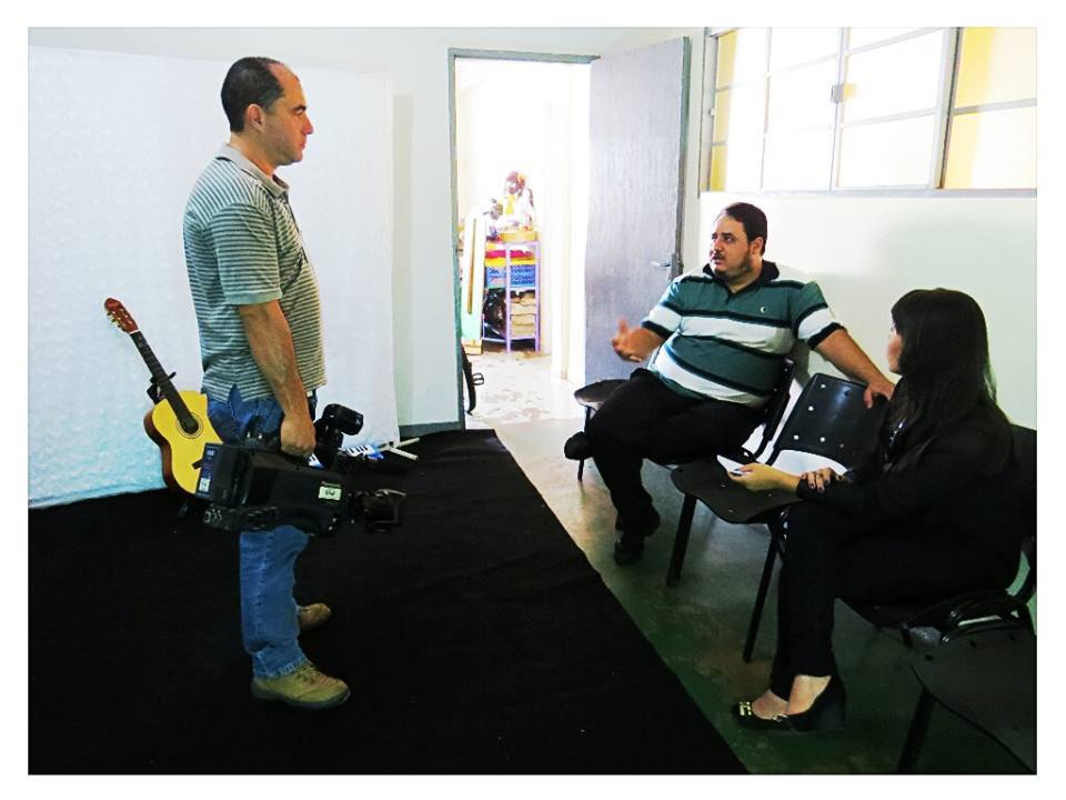 O diretor Fábio Rocha Pina é entrevistado para o quadro TV Trabalho da TV Anhanguera