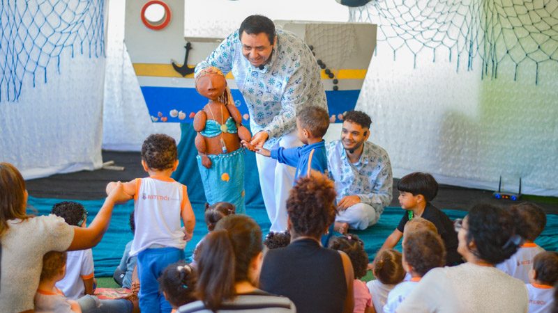 “Sobre o Mar” aborda cultura caiçara e ribeirinha para crianças e jovens