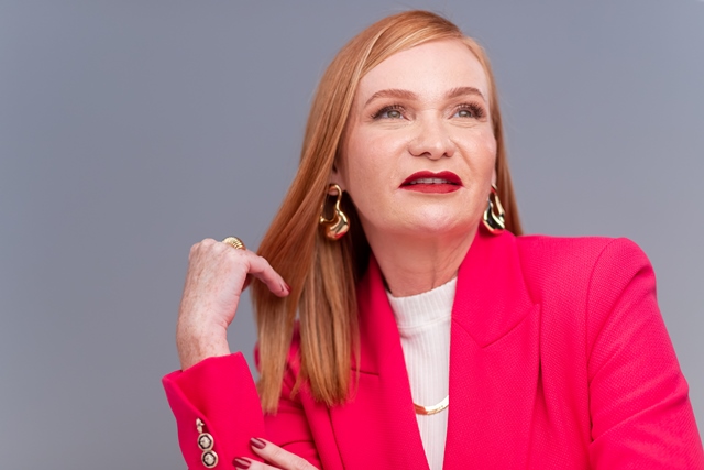 “O que pode dar errado na cama?” com Cátia Damasceno no Teatro Rio Vermelho